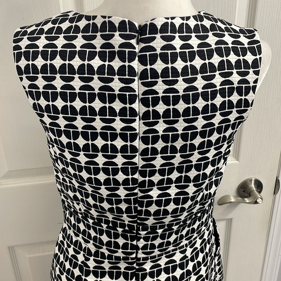 London Times Sleeveless Black/White Dress Crew Neck with Pockets Faux Belt Sz 10 - Picture 6 of 14